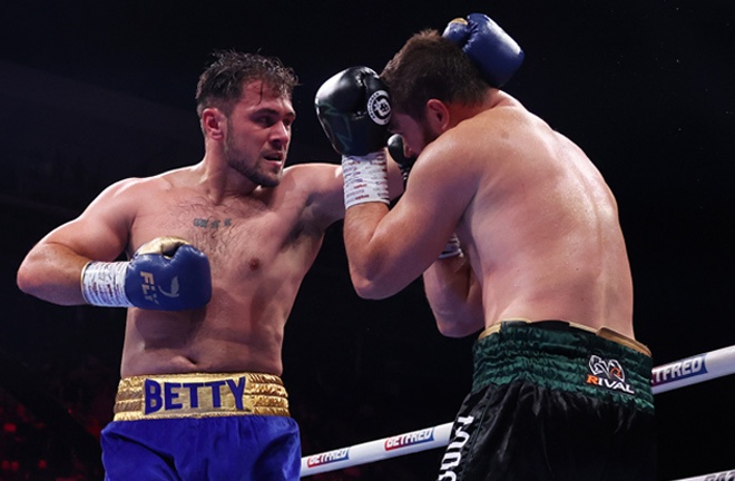 Allen had his moments against Makhmudov Photo Credit: Mark Robinson Matchroom Boxing