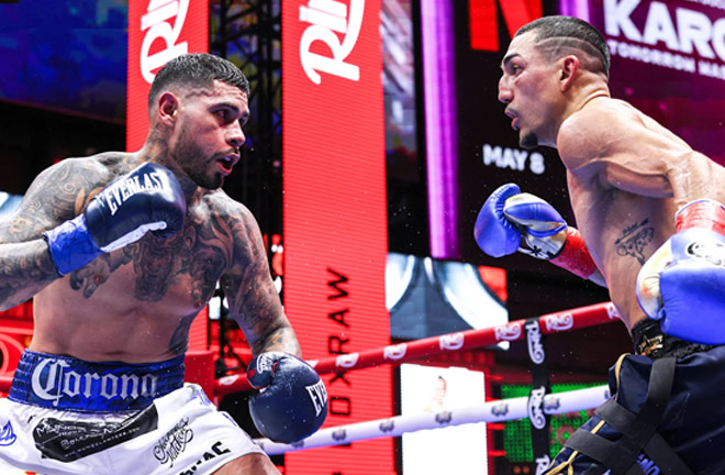 Lopez dominated Barboza Photo Credit: Geoffrey Knott/Matchroom Boxing