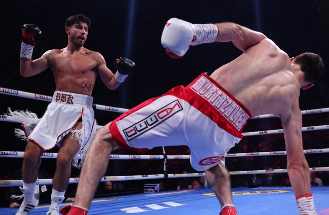 Kelly dropped Murtazaliev on route to a majority decision win Photo Credit: Mark Robinson Matchroom Boxing