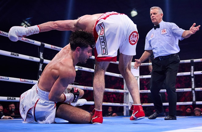 Kelly had to climb off the canvas himself Photo Credit: Mark Robinson Matchroom Boxing