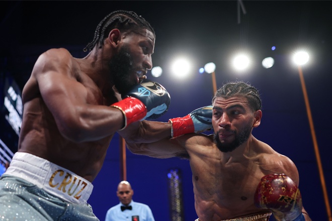 Raymond Muratalla got the better of Andy Cruz over 12 rounds. Credit: Cris Esqueda/ Matchroom Boxing