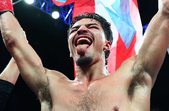 Xander Zayas successfully defended his world title. Credit: Top Rank/ Mikey Williams 